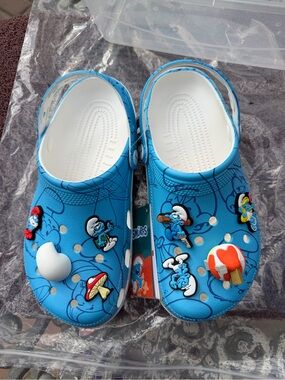 Crocs The Smurfs Classic Clog/Shoes - Brand New - Women’s size 8